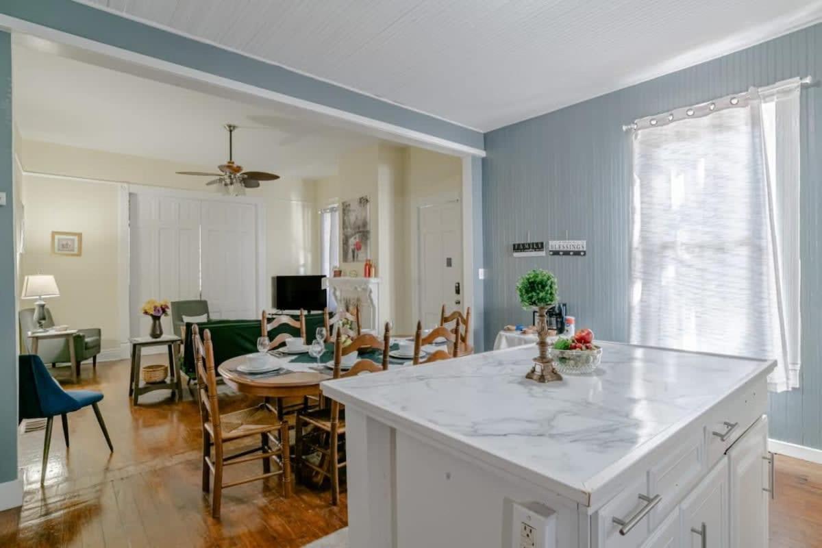 Pretty Peach Palace-Historic, Mins To Downtown Mobile Bagian luar foto