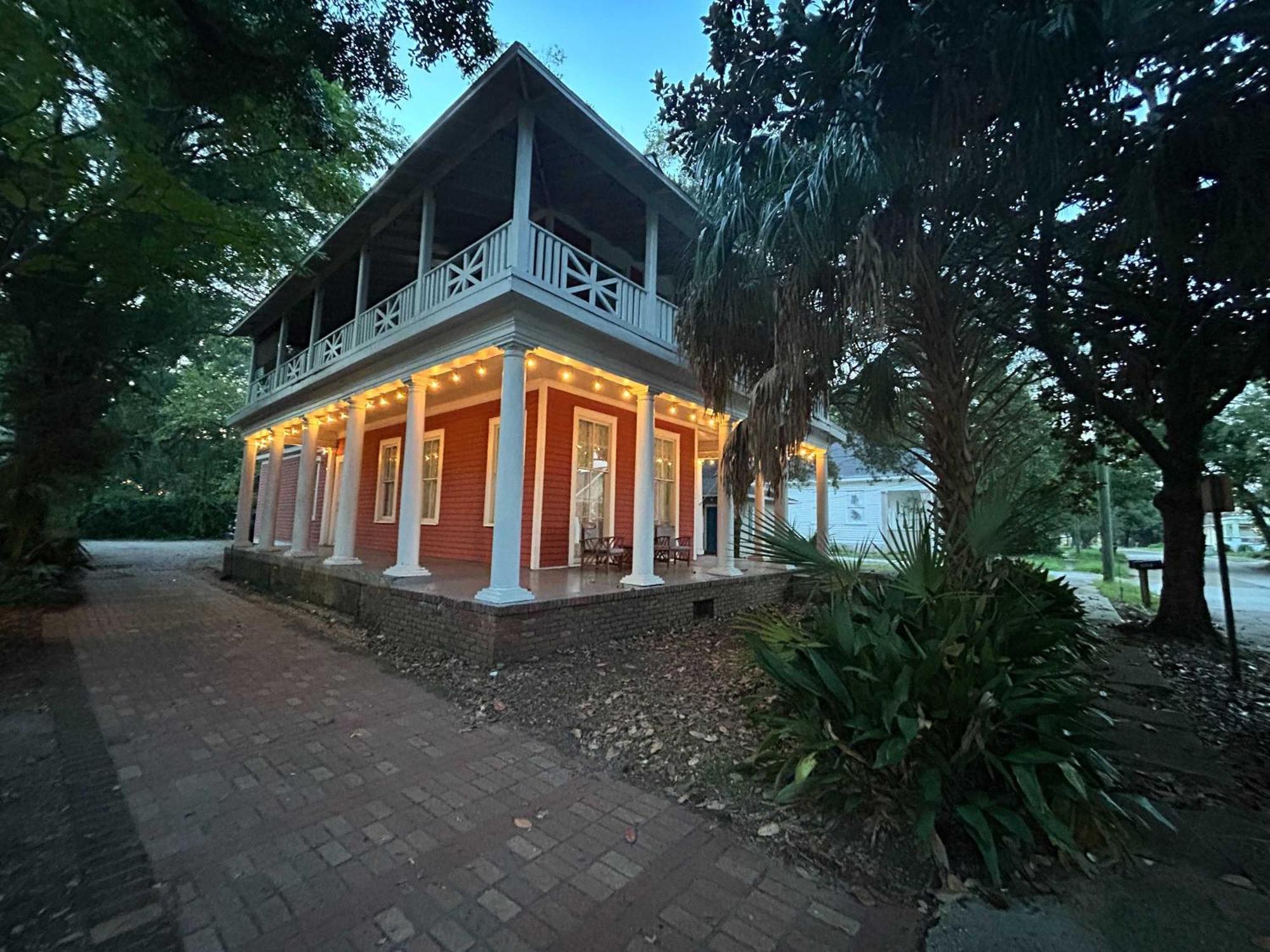 Pretty Peach Palace-Historic, Mins To Downtown Mobile Bagian luar foto